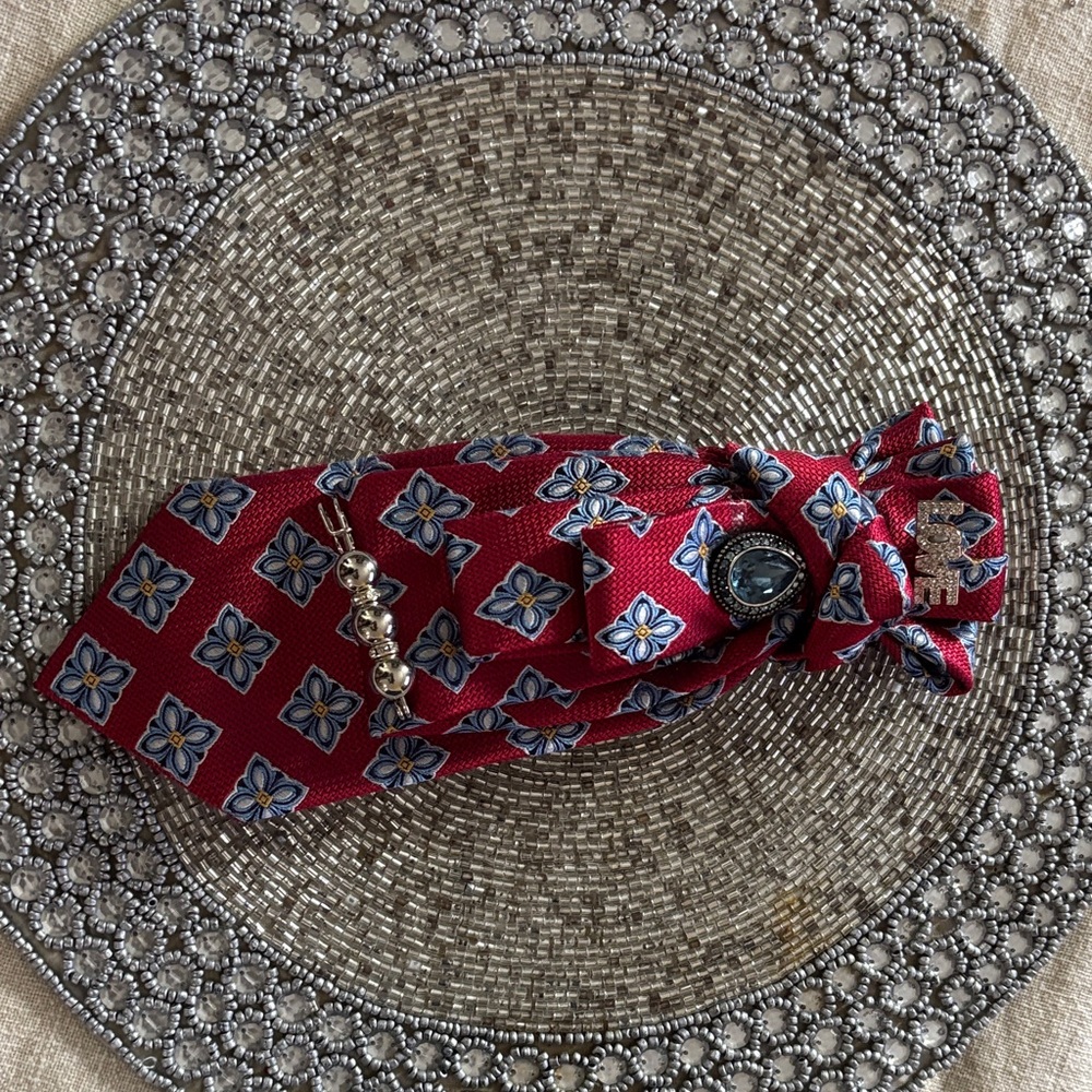 Elegant Red Patterned  Tie - Picture 4 of 4